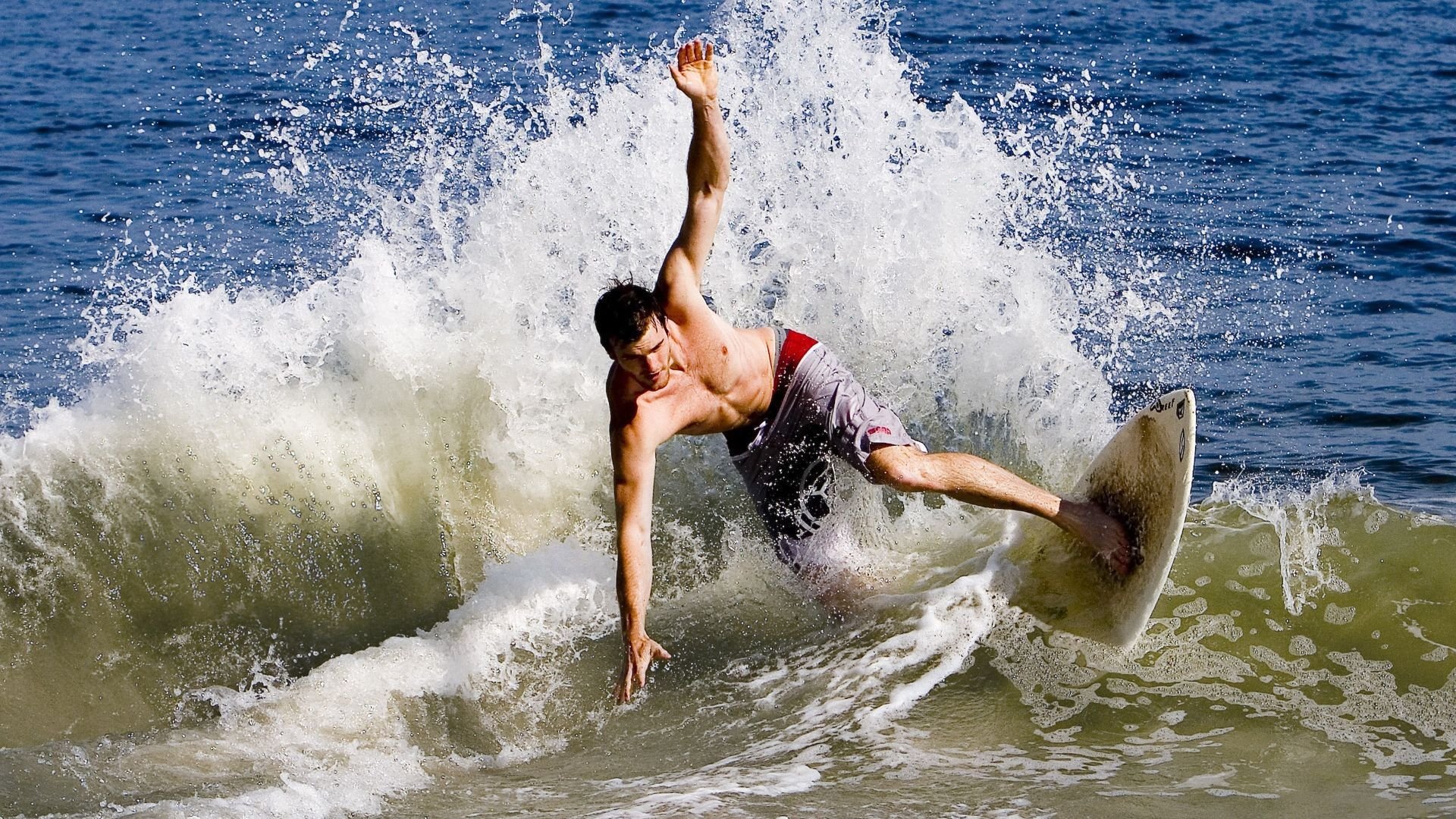 开云登录-16分逆转未果！魔术7人上双终结绿军，布朗空砍32分，魔术 nba